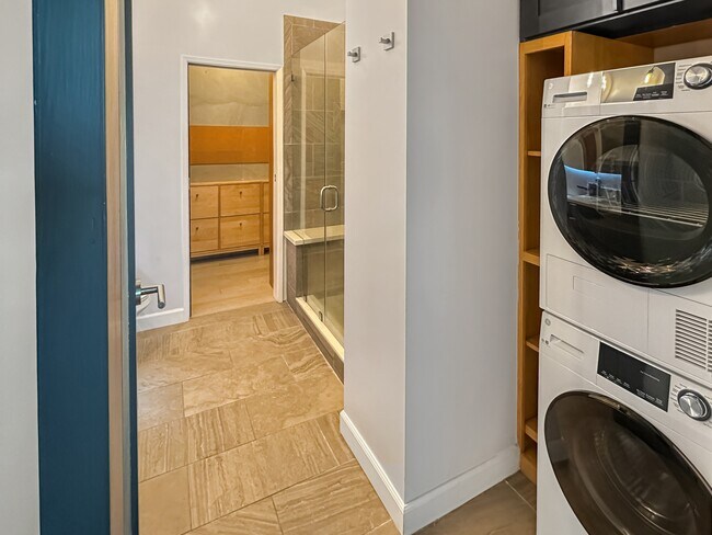 Building Photo - 420 San Pedro St