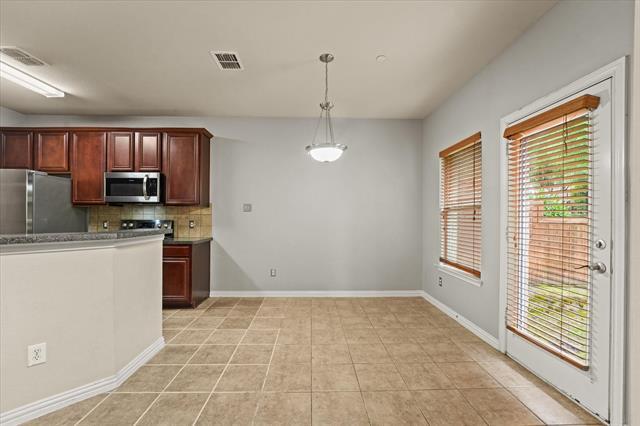 Building Photo - 315 Basil St