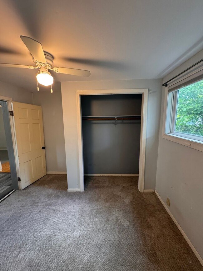 Building Photo - 894 Beech St