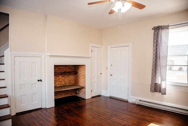 Building Photo - 253 E Main St