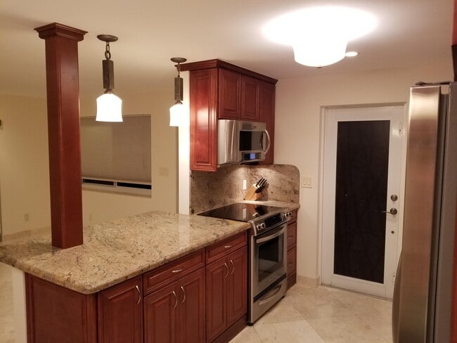 Building Photo - 2857 NE 32nd St