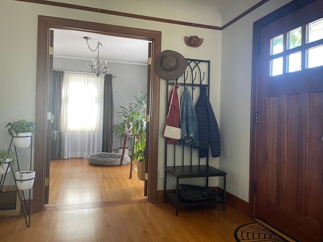 Building Photo - Immaculate and Updated Mid Century Home in Whittier Heights