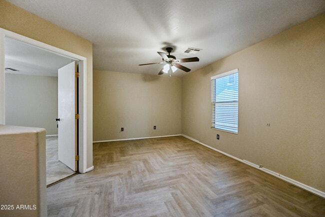Building Photo - 4230 W Carter Rd
