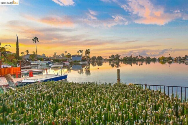 Building Photo - 5545 Drakes Ct