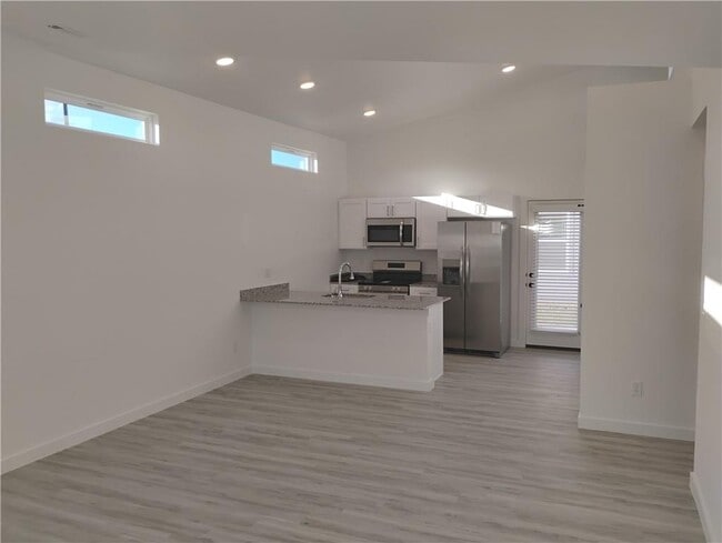 Building Photo - 951 Reading RR Ln