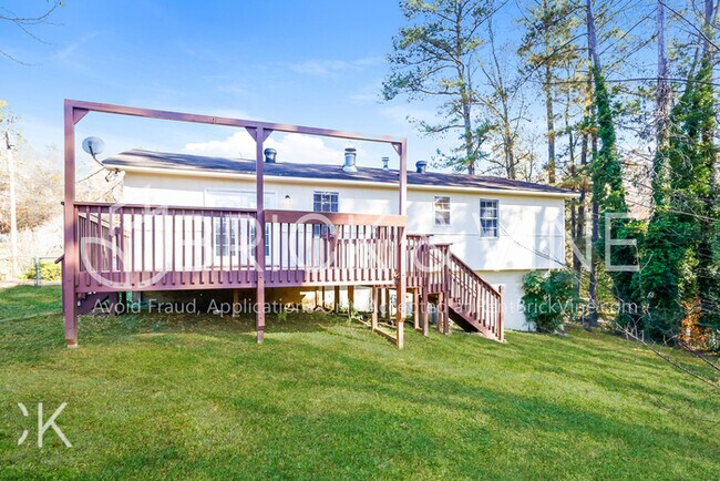 Building Photo - 400 S Highland Dr