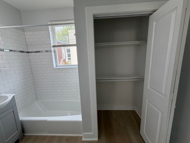 Building Photo - Charming 2BR/1Bath House! Section 8 ONLY!