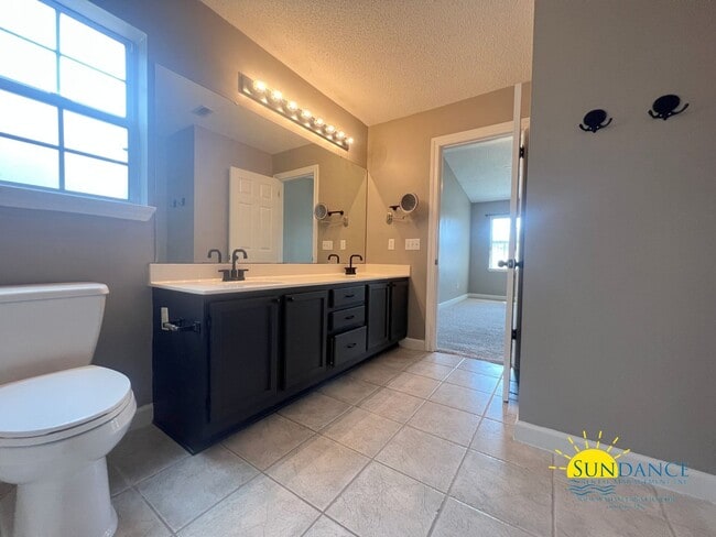 Building Photo - Charming 4 Bedroom Home in Mary Esther!