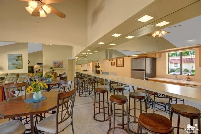 Building Photo - 40461 Bay Hill Way