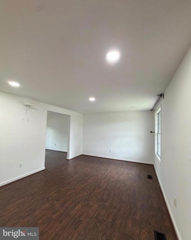 Building Photo - 1358 Raleigh Dr
