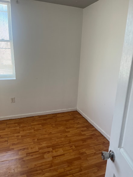 Building Photo - 2351 N Park Ave