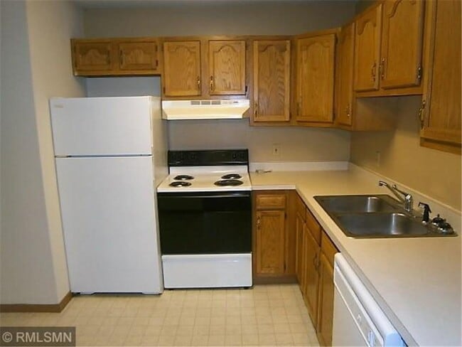 Building Photo - 1232 Spruce Ct