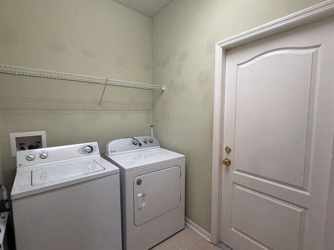 Building Photo - 10130 Shadow Creek Dr