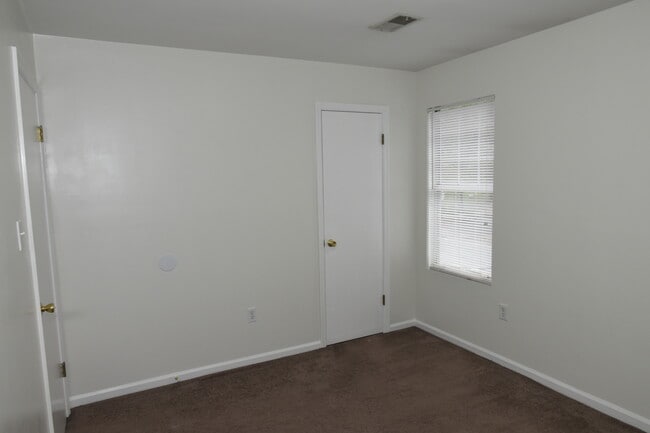 Building Photo - GAR