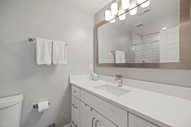 Building Photo - Totally Awesome in Trinidad! 3 bed + 2.5 BA on 2 levels