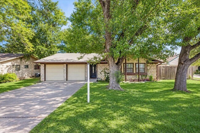 Building Photo - 908 Riddlewood Dr