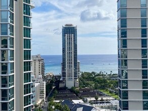 Building Photo - Four Paddle Condominium in Waikiki