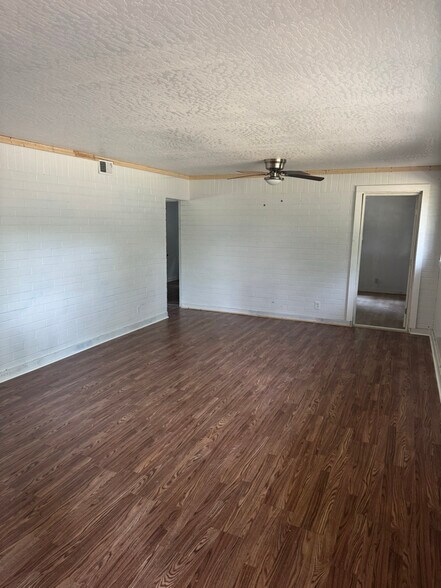 Building Photo - 404 Cobb Ave