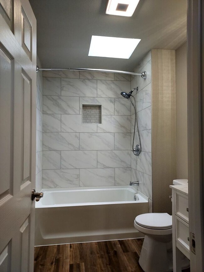 Building Photo - 2 Story Remodeled Single-Family Home in Po...