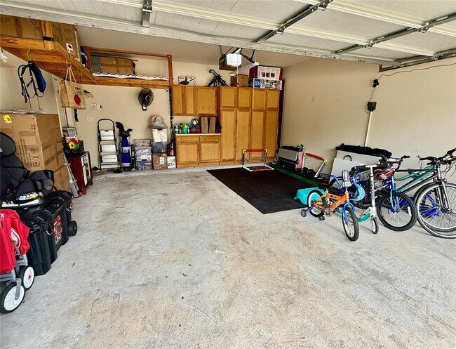 Building Photo - 5531 Drumlin Field Way
