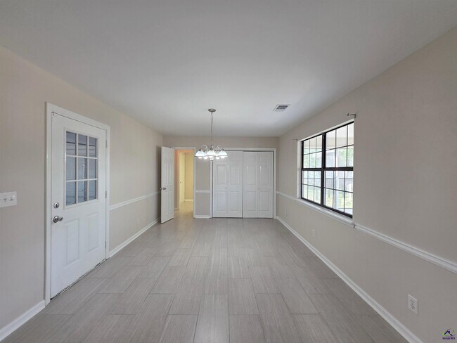 Building Photo - 501 Fieldstone Rd