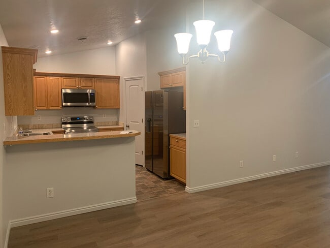 Building Photo - 1049 Manchester Ct