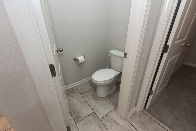 Building Photo - Shearwater, 4 bedroom 3.5 bath home for rent.