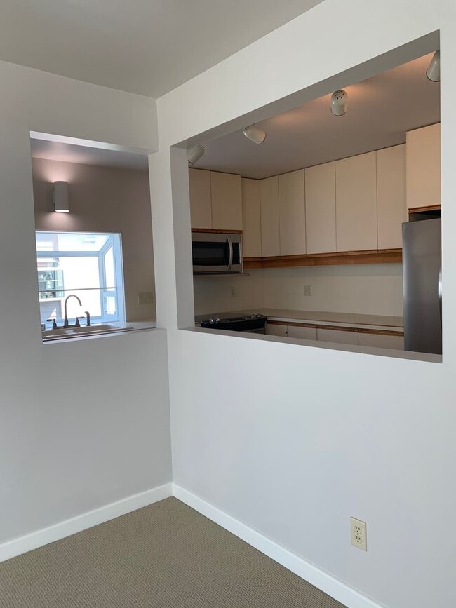 Building Photo - Spectacular View!! This top floor condo is a MUST SEE!! $500 move in credit