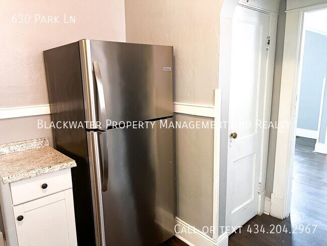 Building Photo - 630 Park Ln