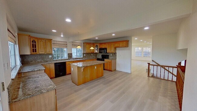 Building Photo - 5913 E Tiber Dr