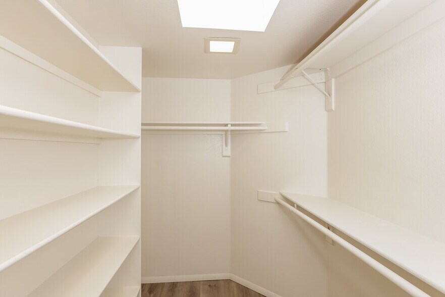 Building Photo - 4517 E Rosemonte Dr