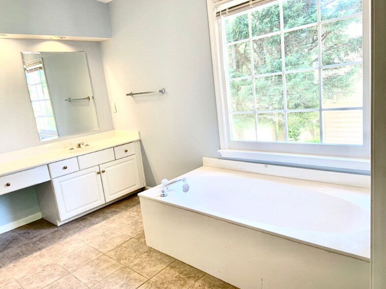 Building Photo - 400 Stedford Ln