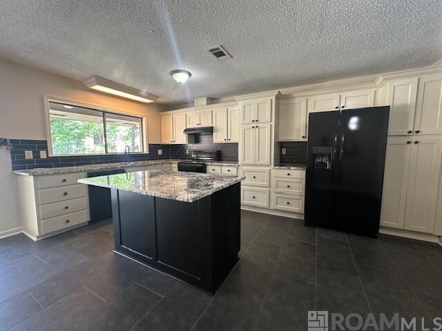 Building Photo - 5017 Parkoaks Dr