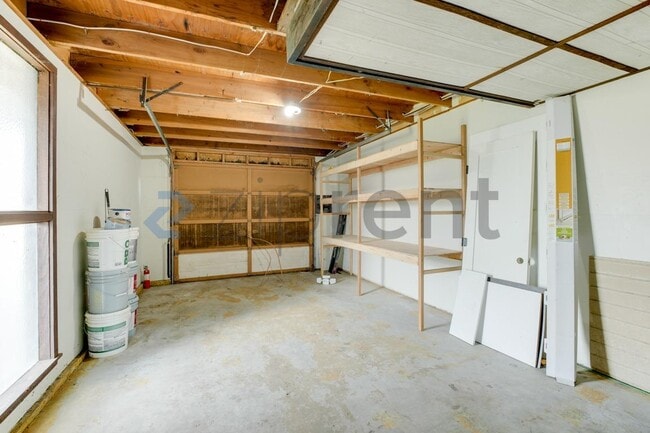 Building Photo - 3002 M Dr NE