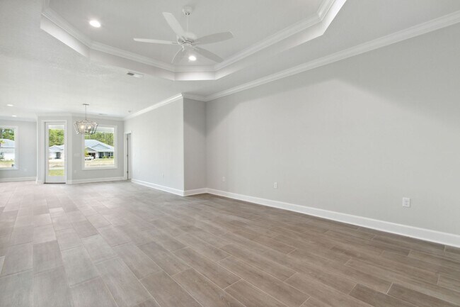 Building Photo - Resort Style living, minutes to town!