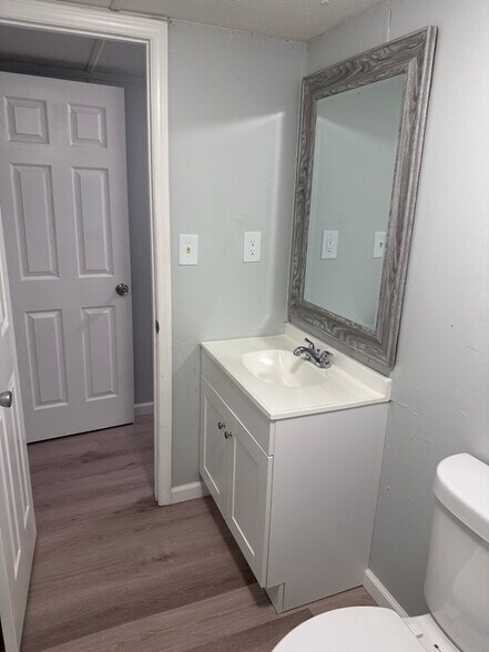 Building Photo - 546 Burnett Dr
