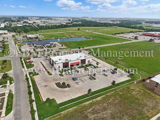 Building Photo - 2093 Luna Dr