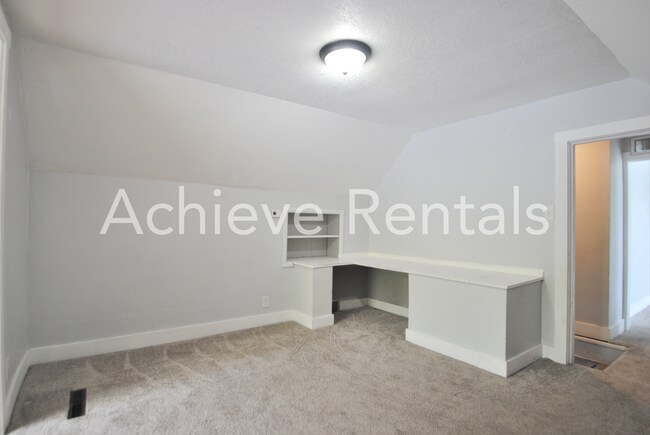 Building Photo - 24 S 300 E