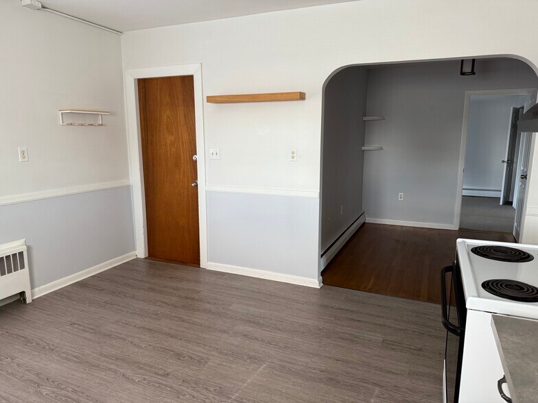 Building Photo - 207 Front St