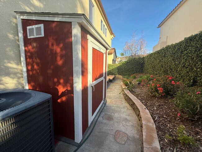 Building Photo - 4 Bedroom Home for Rent in Valencia Northp...