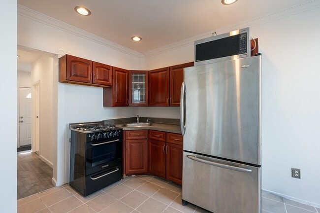 Building Photo - 48 Ravine Ave