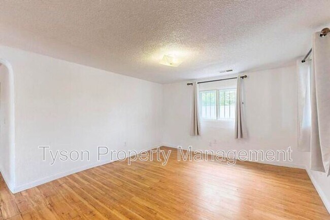 Building Photo - 1630 Griegos Rd NW