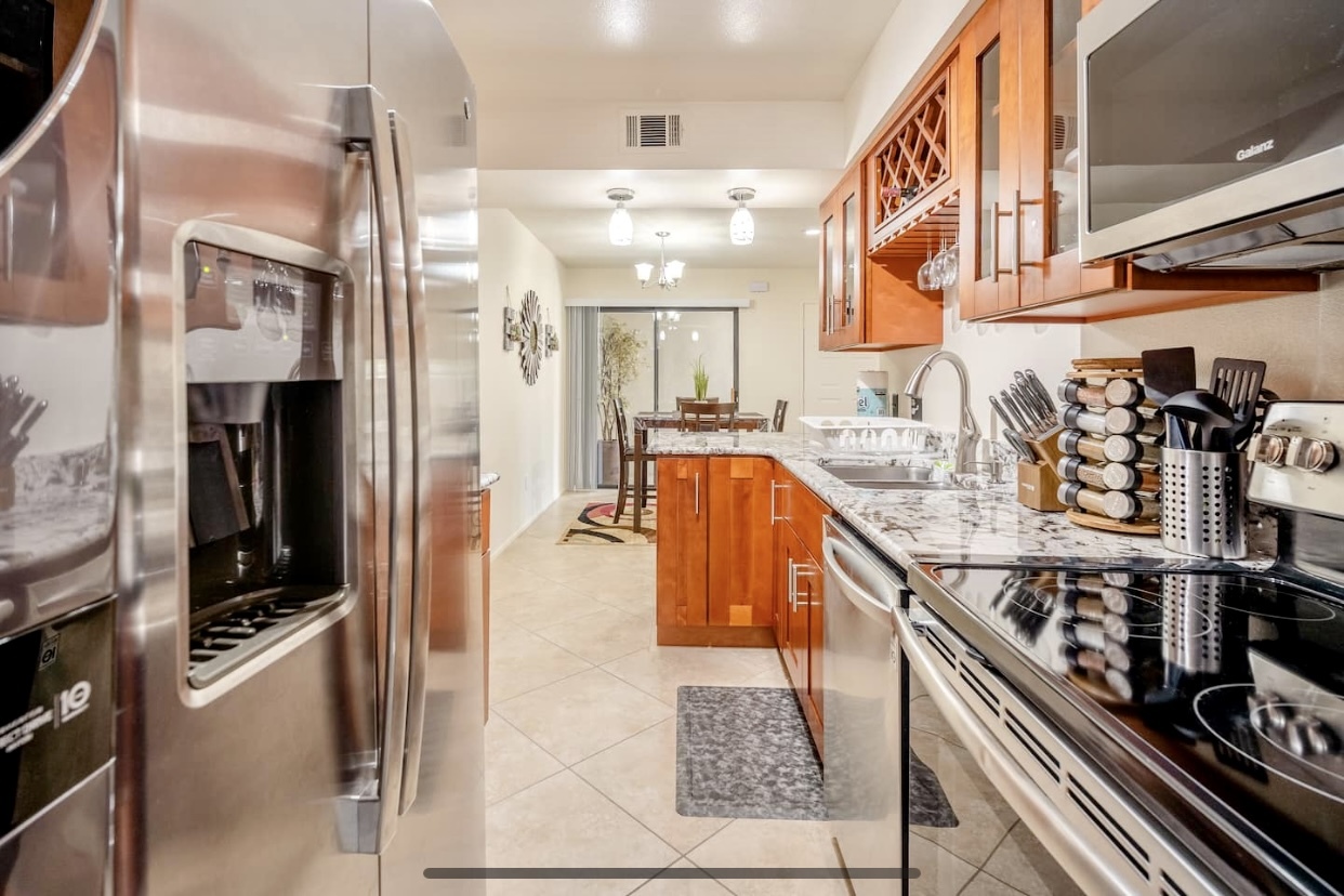 Building Photo - 351 N Hermosa Dr