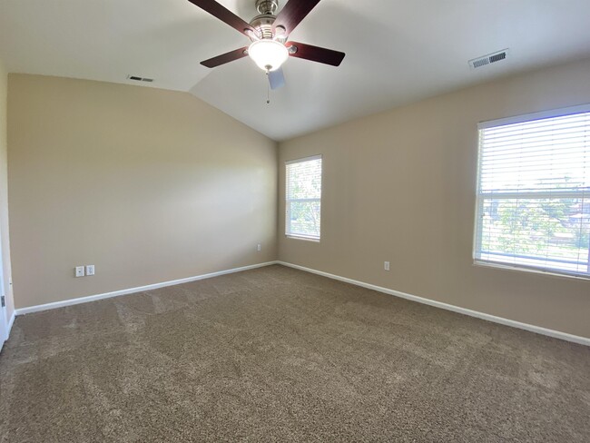 Building Photo - 7884 Sandy Springs Point