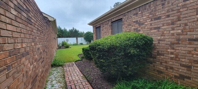 Building Photo - 140 Patio Pl