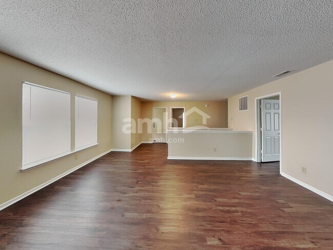 Building Photo - 10798 Cyrus Dr