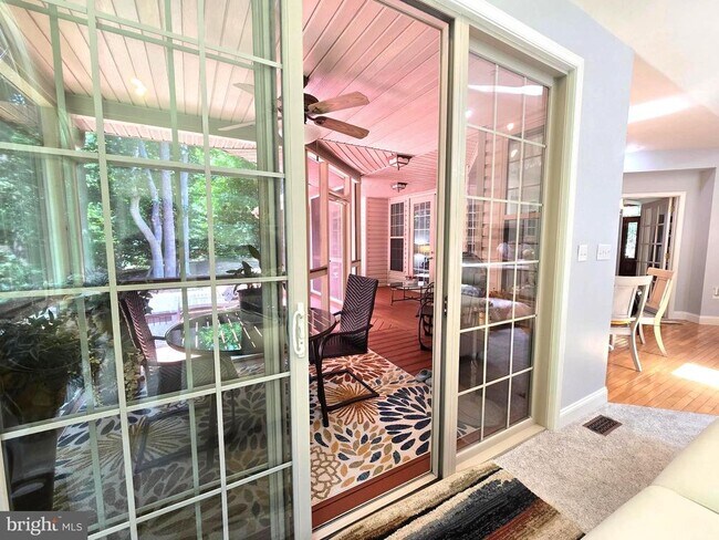 Building Photo - 15401 Jamies Way