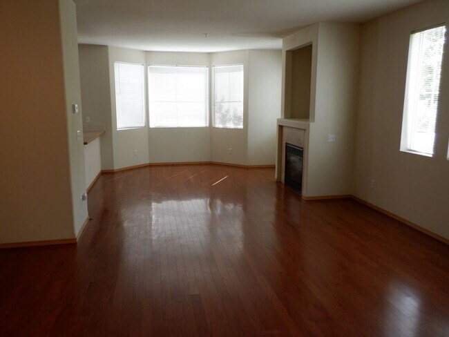 Building Photo - 2320 Simmons St