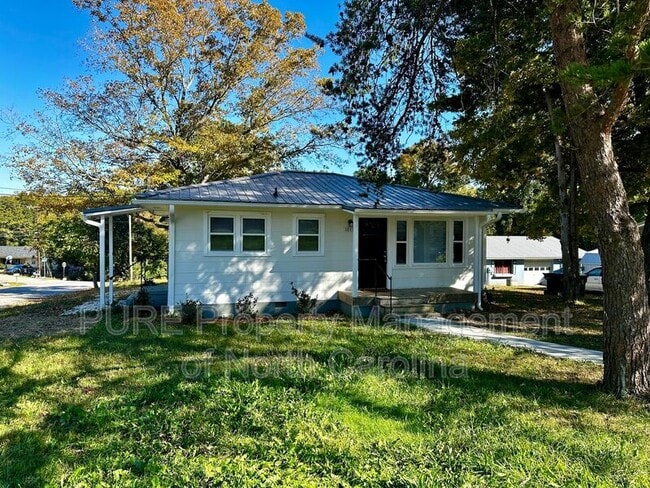 Building Photo - 1013 Eleanor Dr