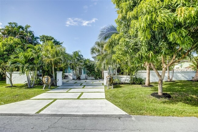 Primary Photo - 2601 NE 11th Ct